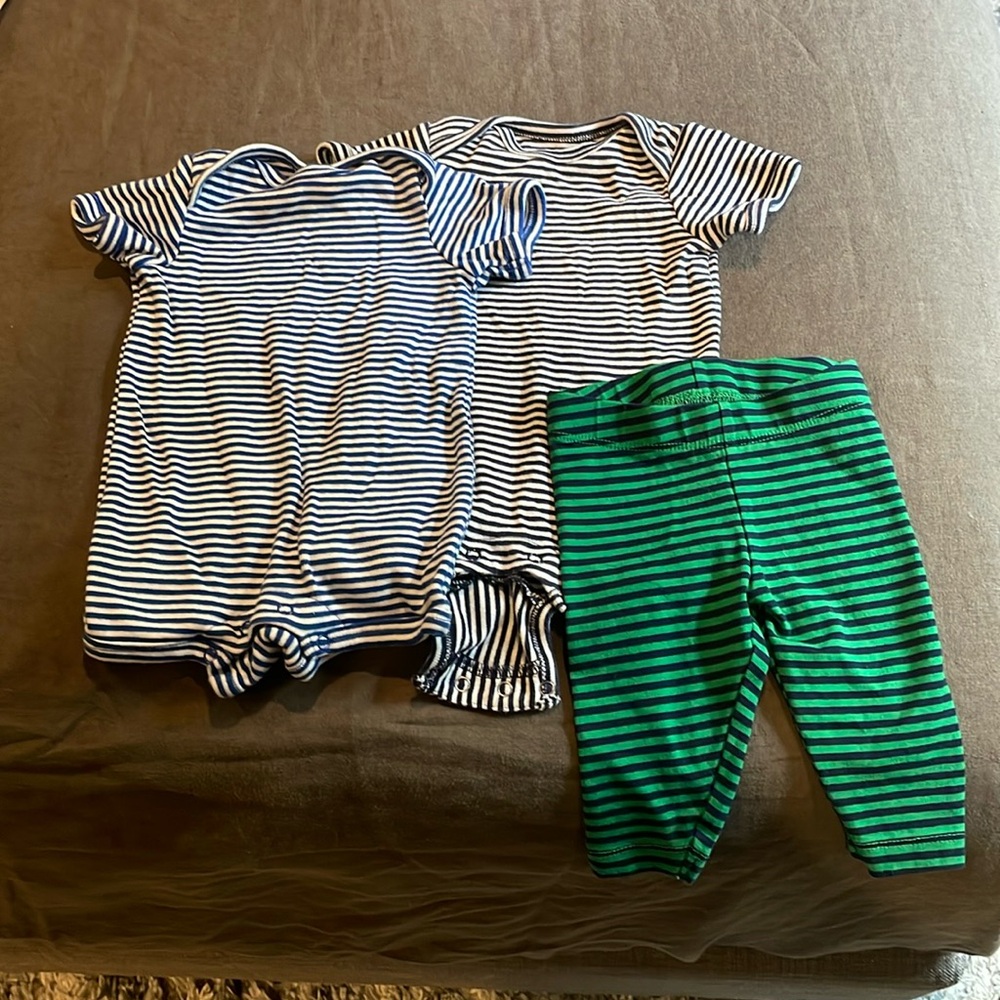 Primary 0-3 onesies and legging